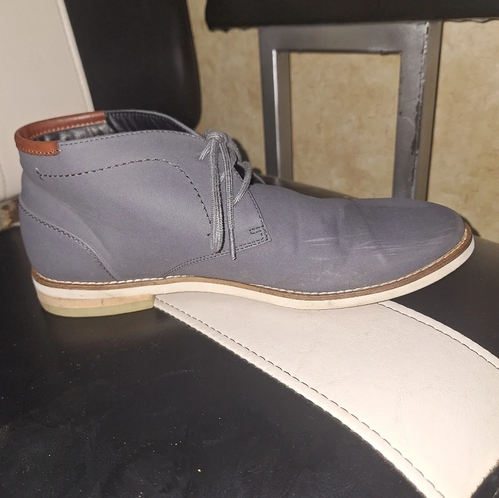 Calvin Klein Men's Gray Lace-Up Butter Soft Shoes In A Size 9M. Office, Casual